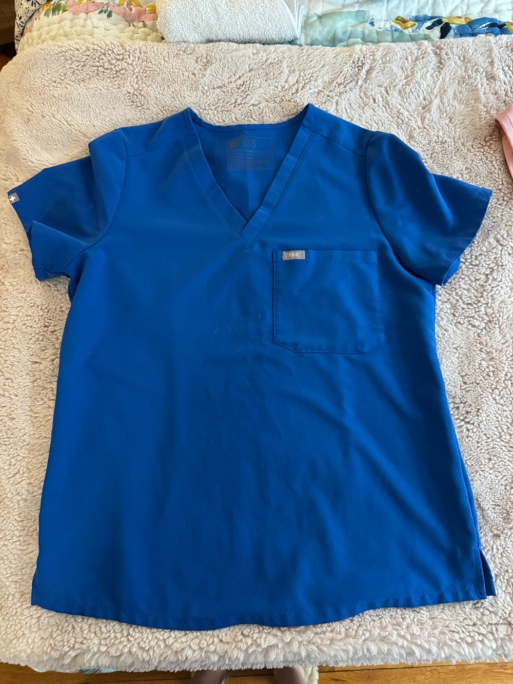 Figs Women's V-Neck Scrub Top - royal Blue